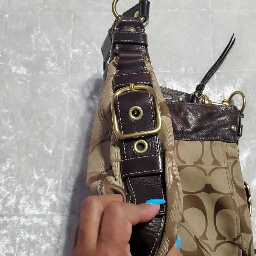 Coach Signature Brown Zoe Hobo Bag - Picture 6 of 13